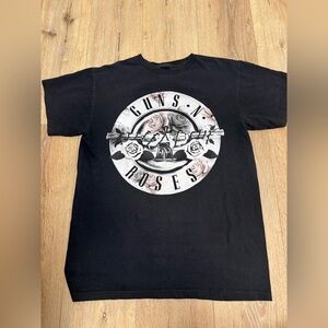 Guns N’ Roses Black Graphic Band Tee Roses Logo Shirt unisex